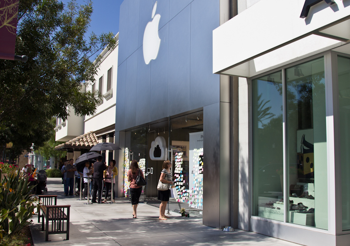 Waiting in line for the new Apple IPhone