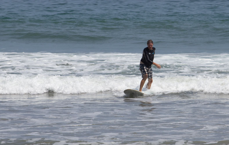 Costa Rica: Peninsula de Nicoya - Playa Samara: Surfing