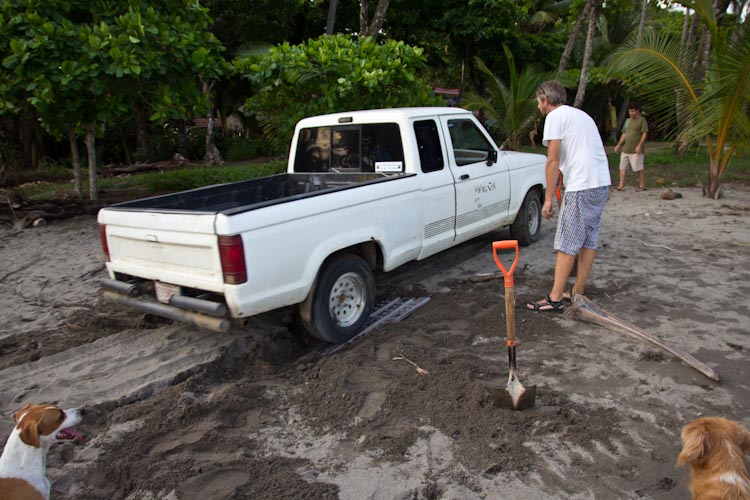 Costa Rica: Southern Coast - Playa Esterillo: yes, there is a way out ...