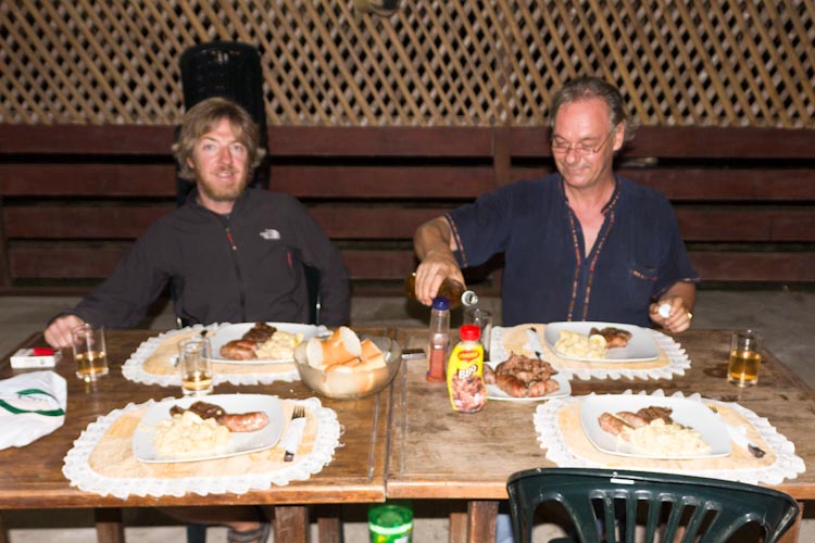 Ecuador: Destileria Bonanza - Barbecue Time