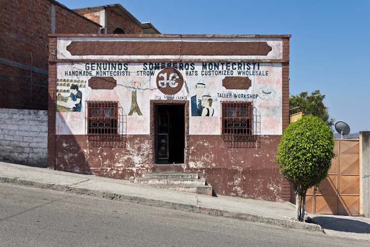 Ecuador: Montechristi - The factory