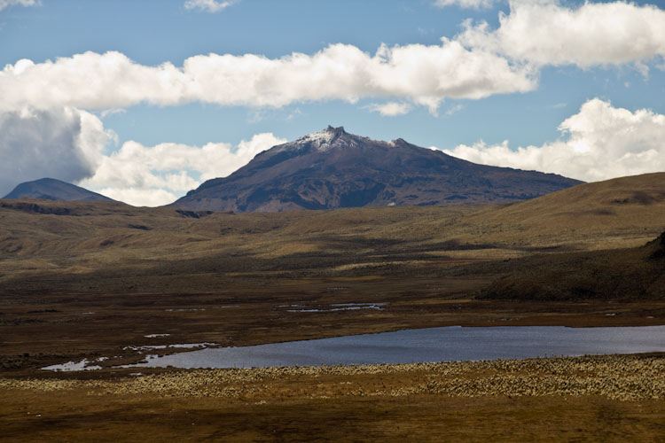 Ecuador: Reserva El Angel - Section El Voladero: view to the Volcan Chiles