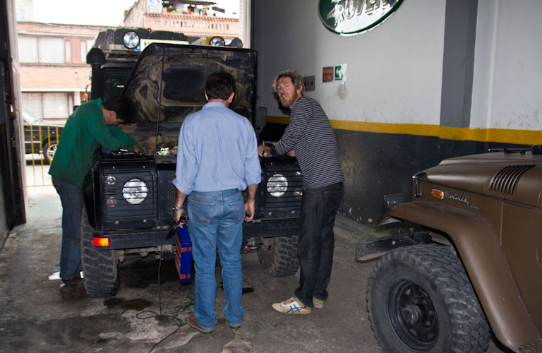 Colombia: Bogota - LR Garage Klaus Hergett