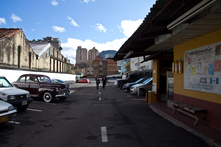 Colombia: Bogota - Sleeping place for the car