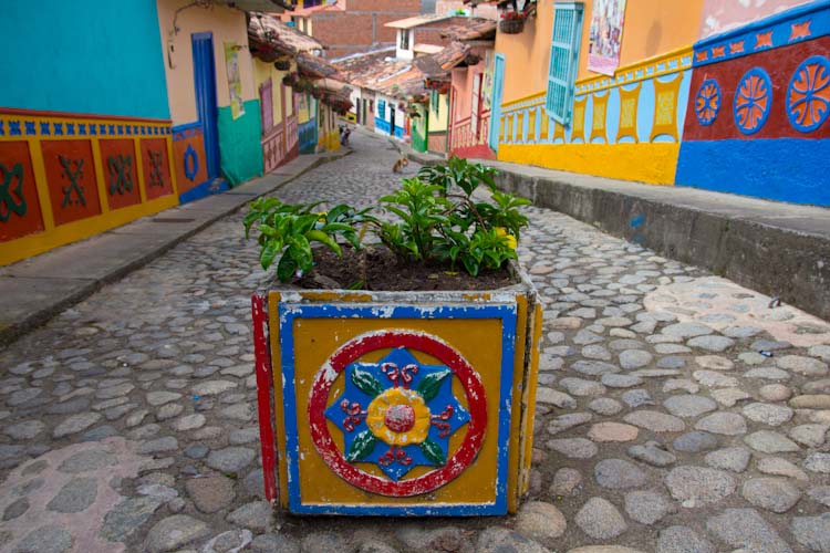 Colombia: Guatape - streets