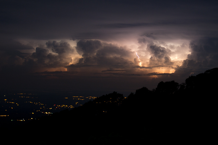Panama: central mountains - Bouquete: thunderstorm