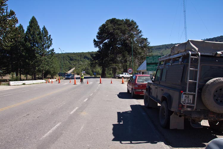 Argentina: Lake District - Lago Alumine: Border time