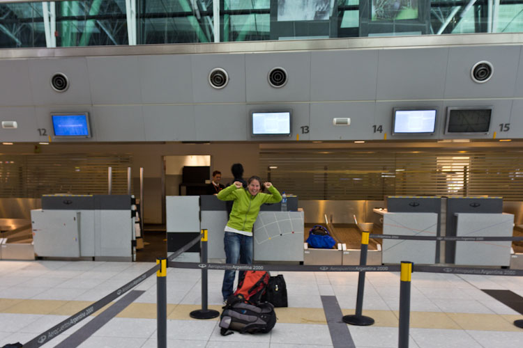 Argentina: Buenos Aires - Airport: the first ones in line