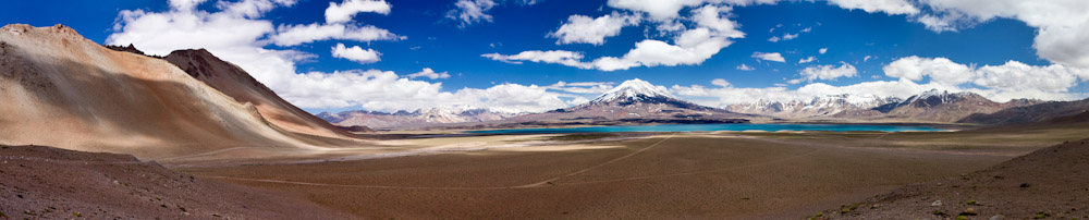 Argentina: Laguna Diamante with volcano Maipu