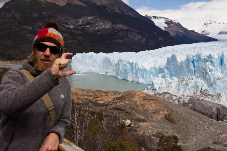 Argentina: Perito Moreno - looks so small ...