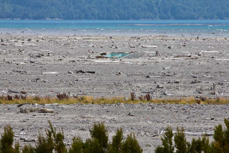 Chile: Carretera Austral - Chaiten: lost house