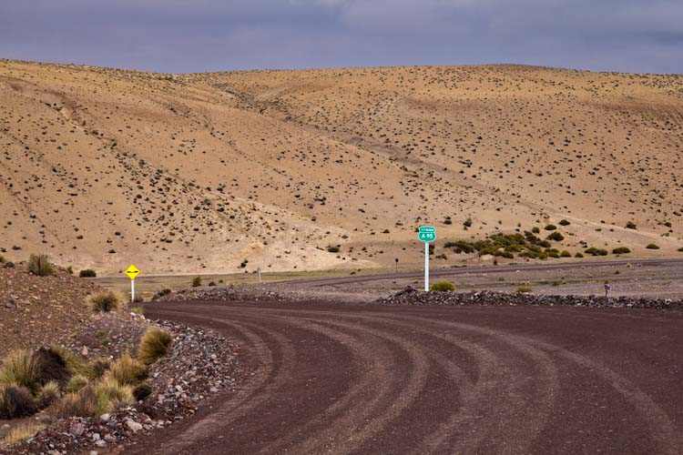 Chile: Reservas Vincunas - Road signs everywhere