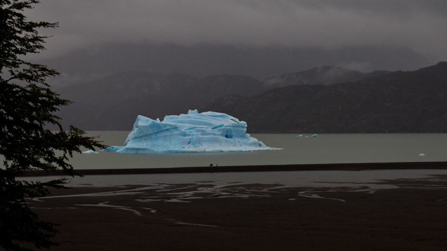 Chile: NP Torres del Paine - Lago Grey: its really grey in bad weather