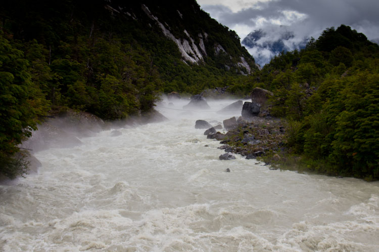 Chile: Carretera Austral - Valle Exploradores: Wild River