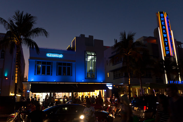 USA: Florida - Miami Beach: By Night