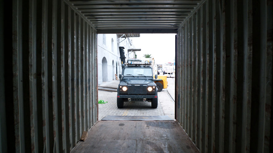 Uruguay: Montevideo - ... second car is waiting ...