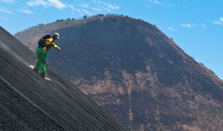 Nicaragua: Cerro Negro Volcano Boarding
